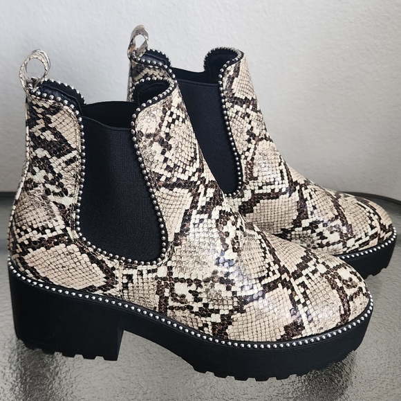 Tinstree Chelsea Women's Ankle Boots Snakeskin Print Combat Chunky Heel Sz 9.5 - Picture 1 of 14